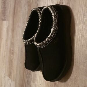 Ugg tasman slippers size 7